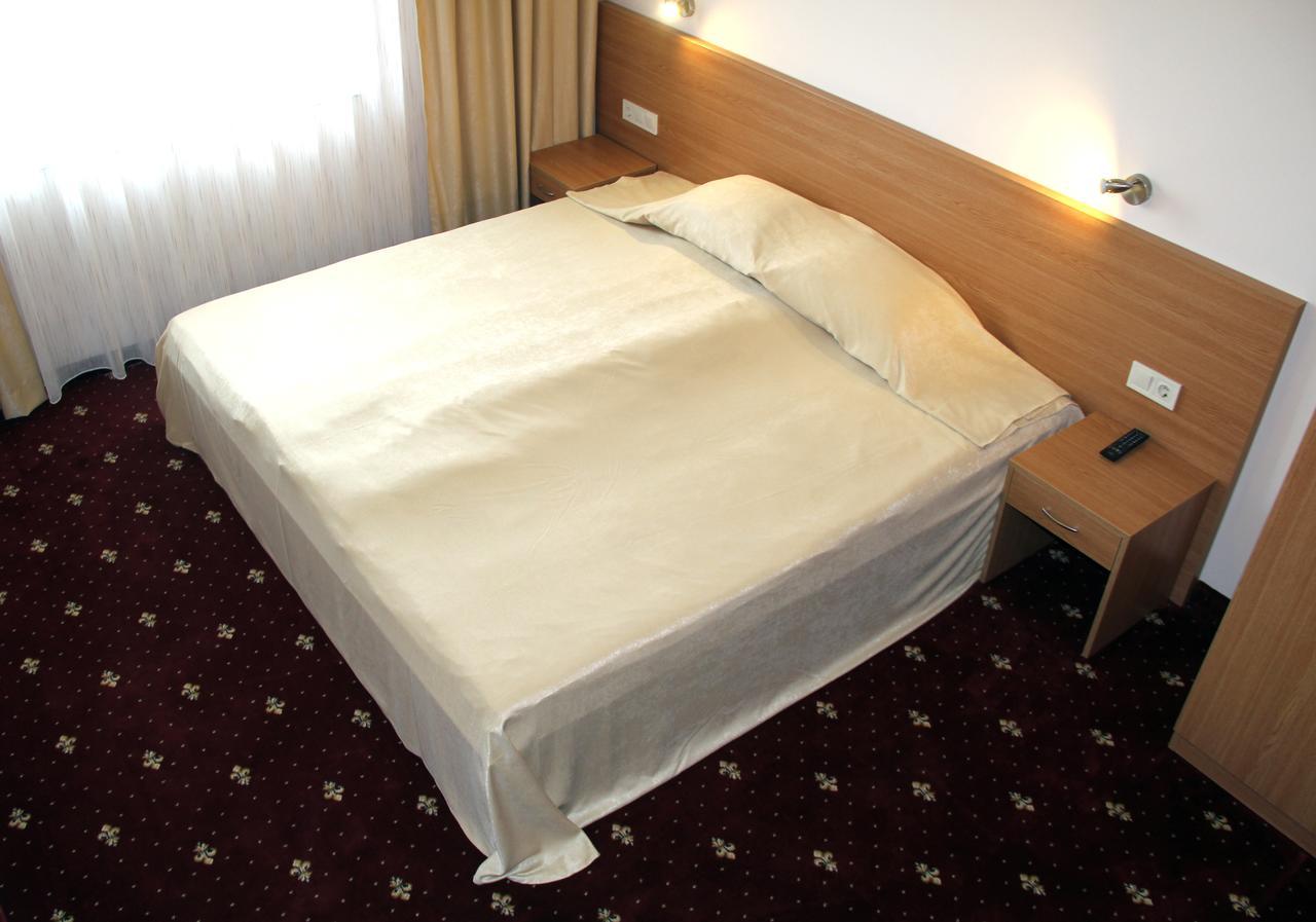 פמפורובו Hotel Coop Rozhen מראה חיצוני תמונה