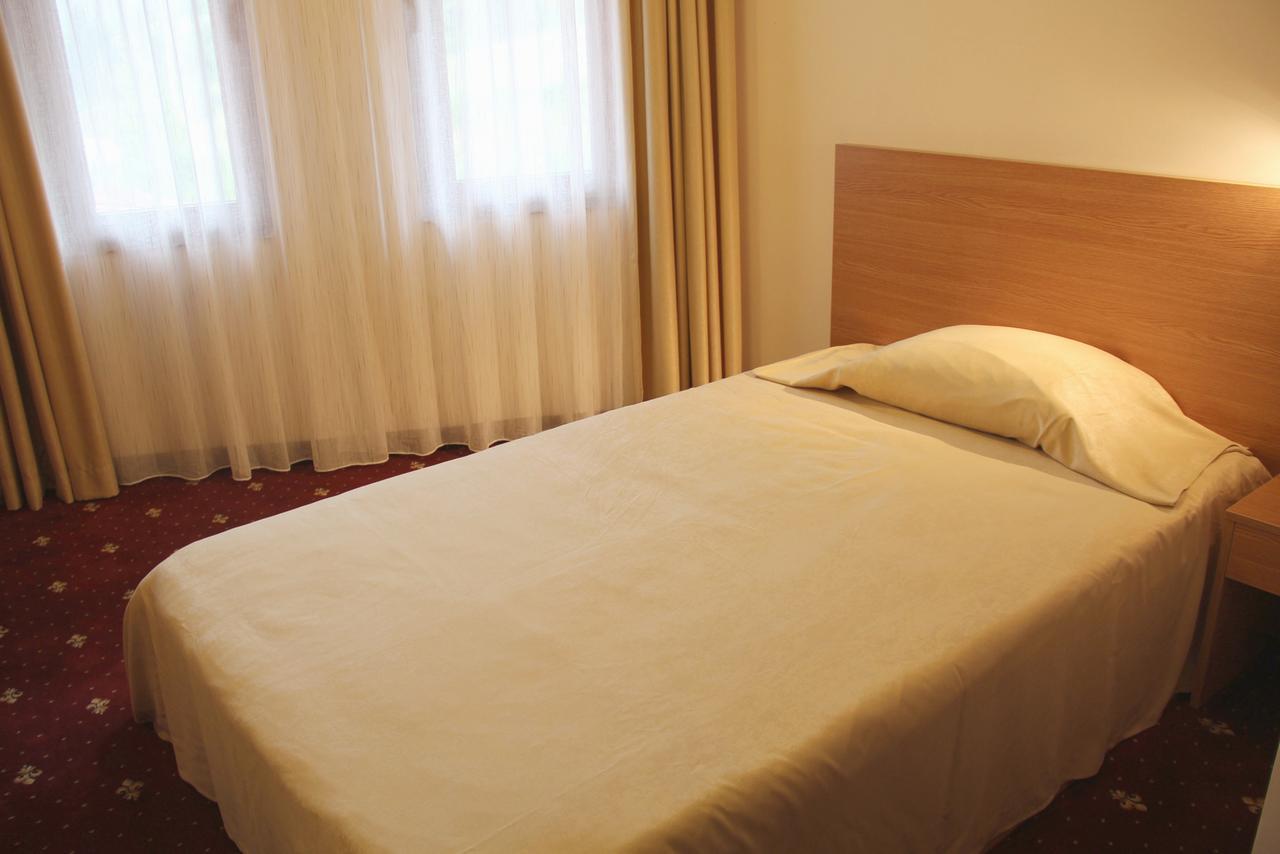 פמפורובו Hotel Coop Rozhen מראה חיצוני תמונה