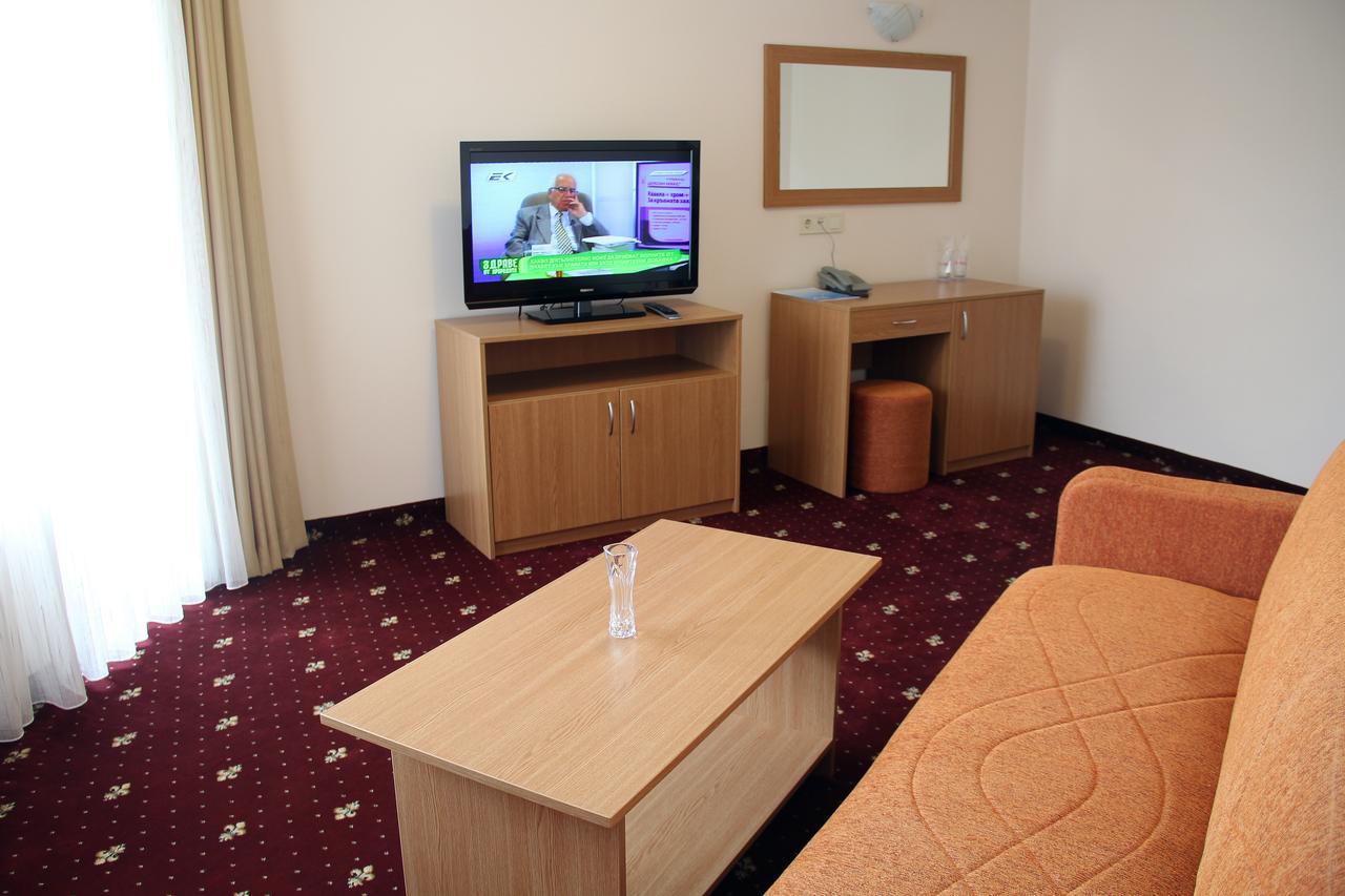 פמפורובו Hotel Coop Rozhen מראה חיצוני תמונה