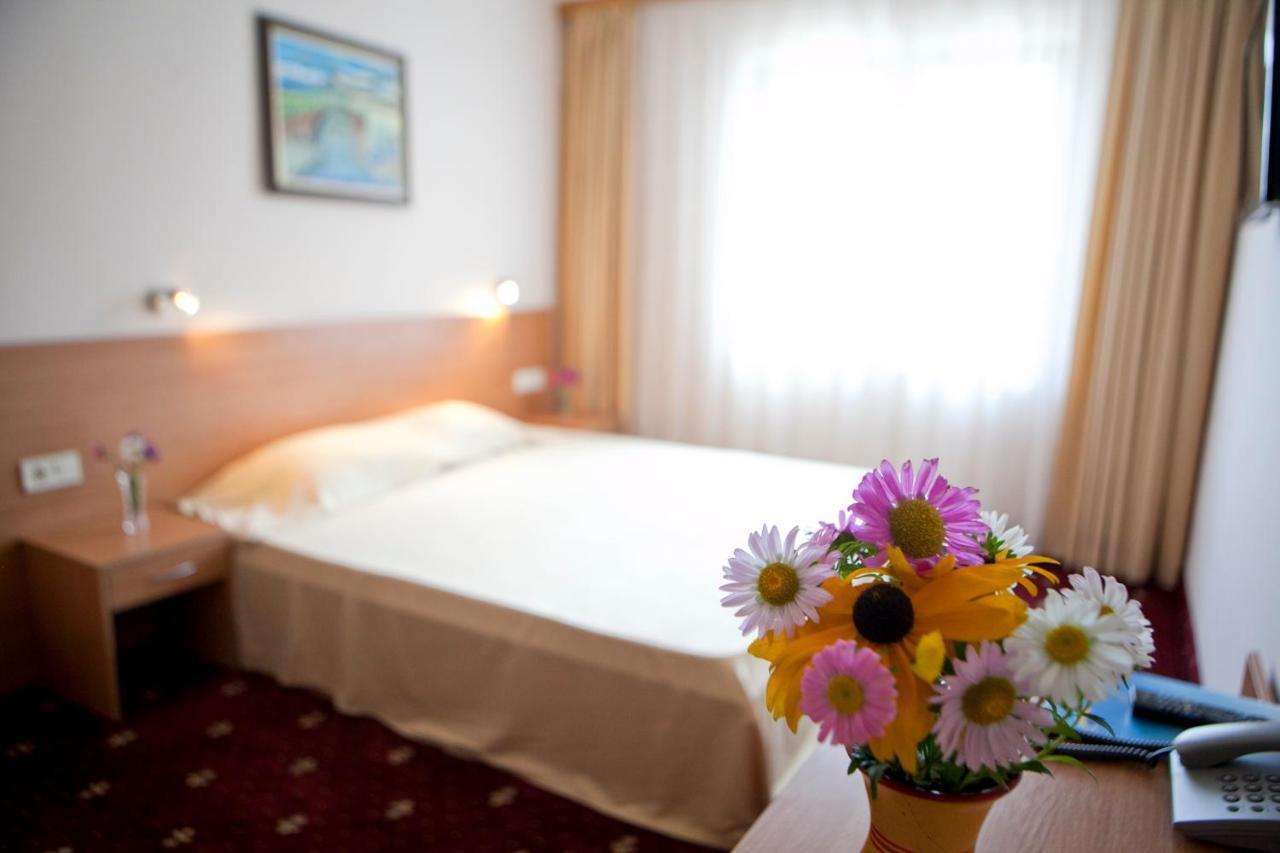 פמפורובו Hotel Coop Rozhen מראה חיצוני תמונה